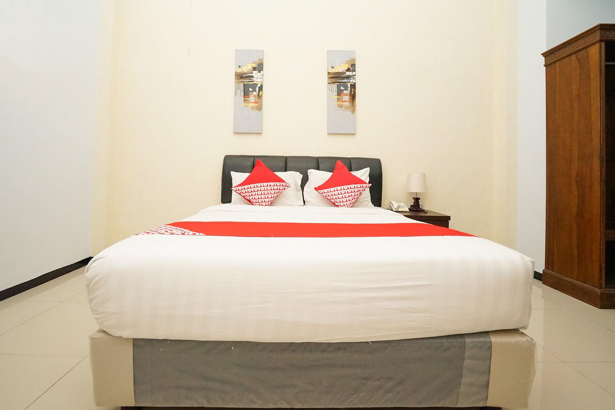 Oyo 282 Putri Utari Residence Malang Exterior foto