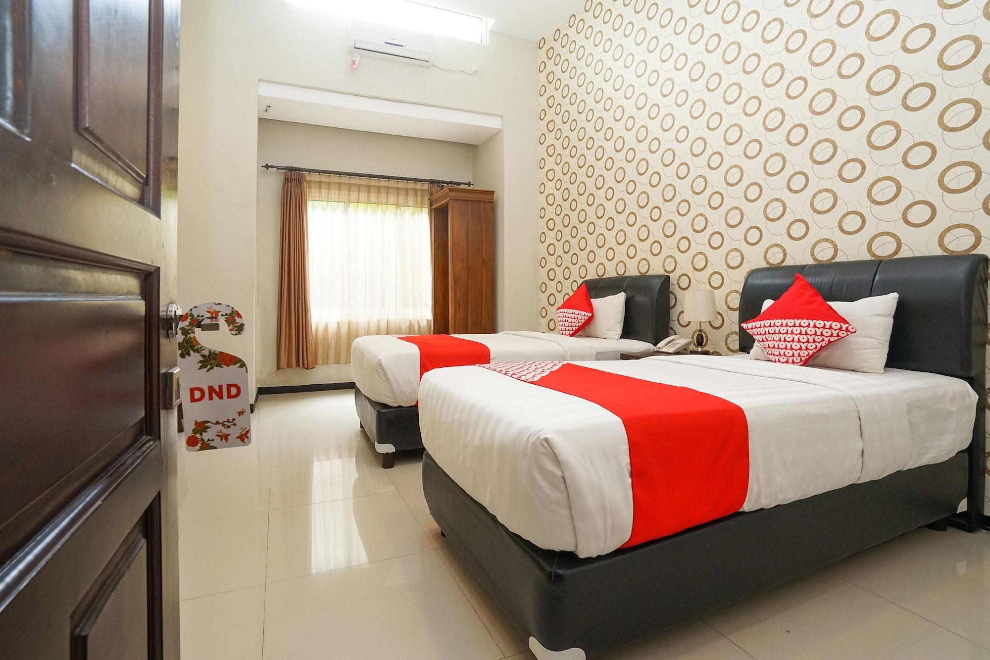Oyo 282 Putri Utari Residence Malang Exterior foto