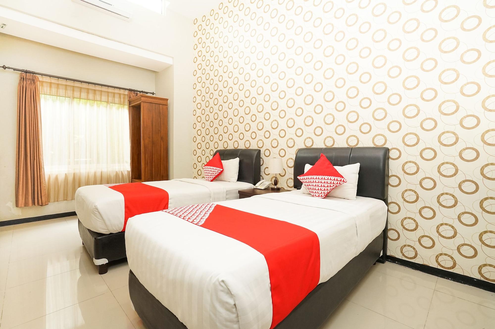 Oyo 282 Putri Utari Residence Malang Exterior foto