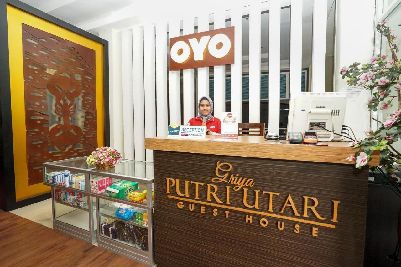 Oyo 282 Putri Utari Residence Malang Exterior foto