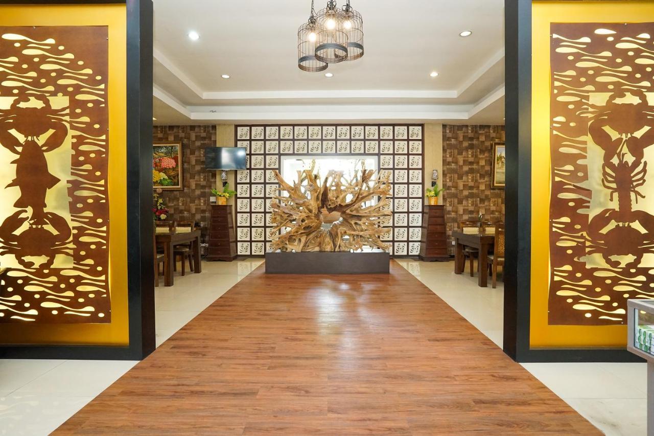 Oyo 282 Putri Utari Residence Malang Exterior foto