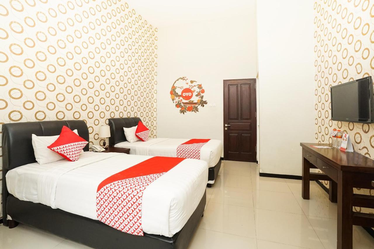 Oyo 282 Putri Utari Residence Malang Exterior foto