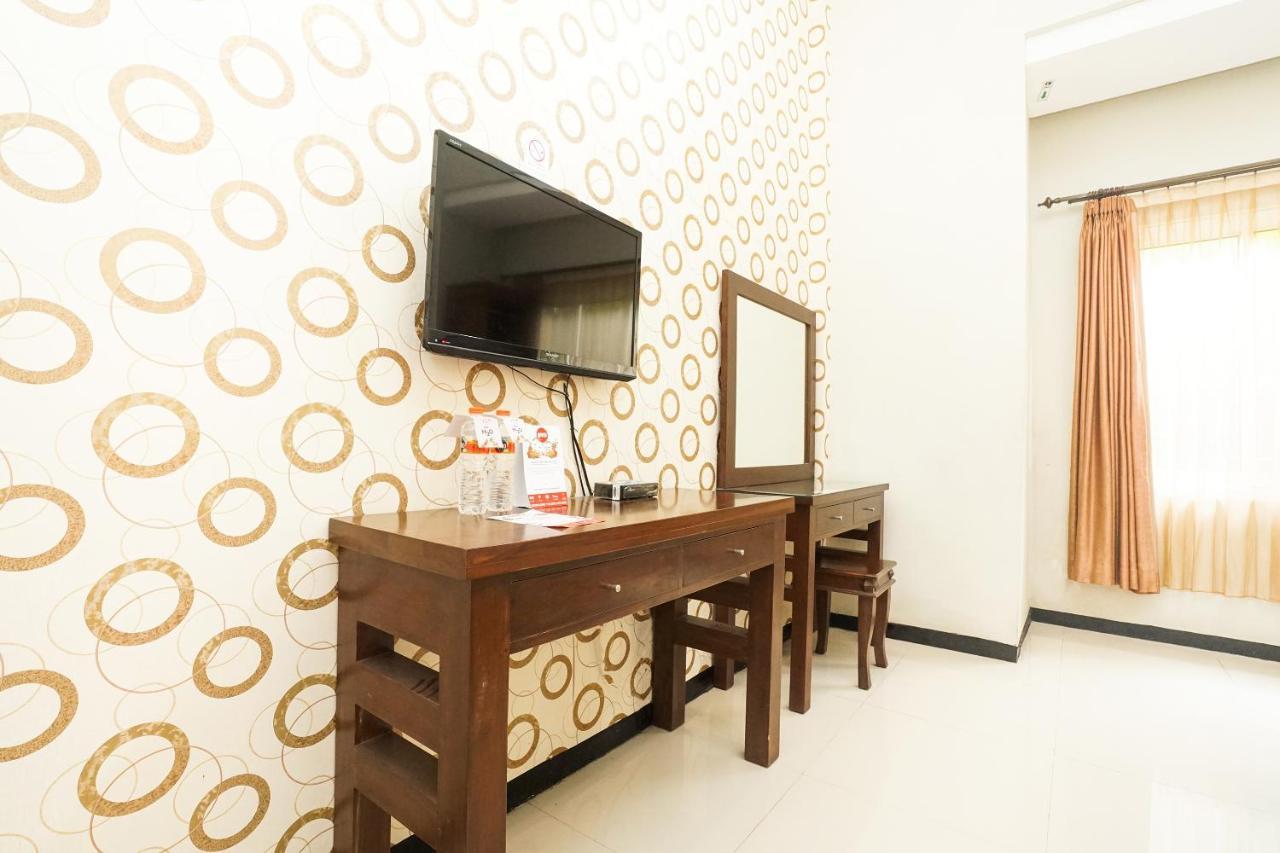 Oyo 282 Putri Utari Residence Malang Exterior foto