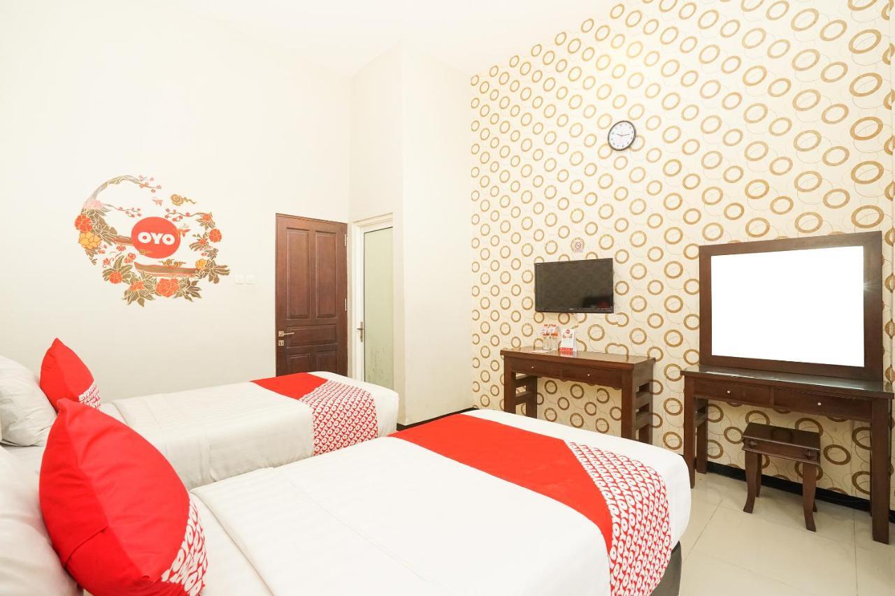 Oyo 282 Putri Utari Residence Malang Exterior foto
