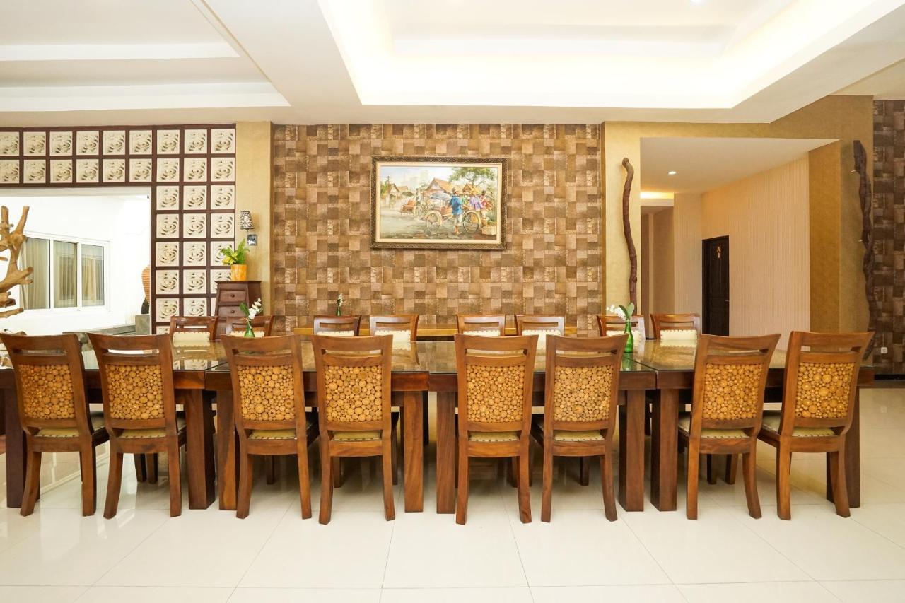 Oyo 282 Putri Utari Residence Malang Exterior foto