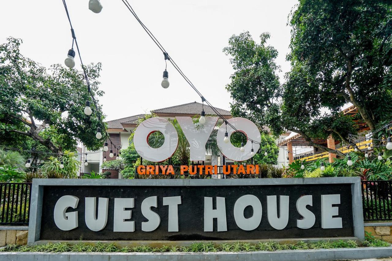 Oyo 282 Putri Utari Residence Malang Exterior foto