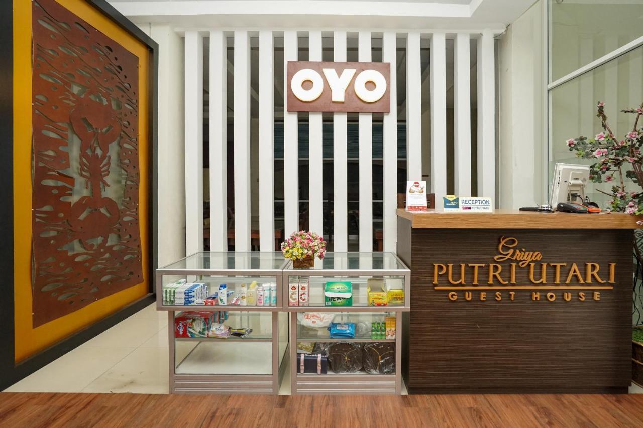Oyo 282 Putri Utari Residence Malang Exterior foto